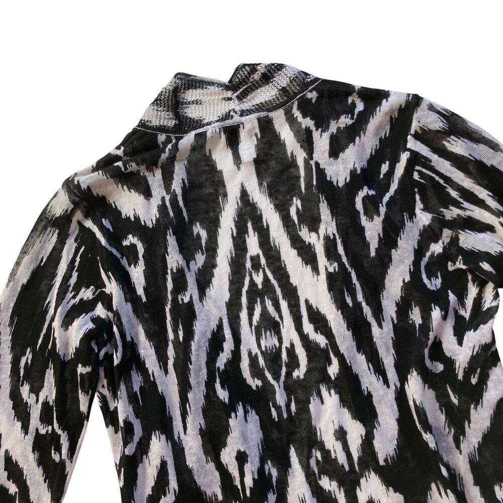 Chicos Travelers Collection Linen Cardigan Sweater Sz 1/M Ikat Print Black White - Picture 4 of 6